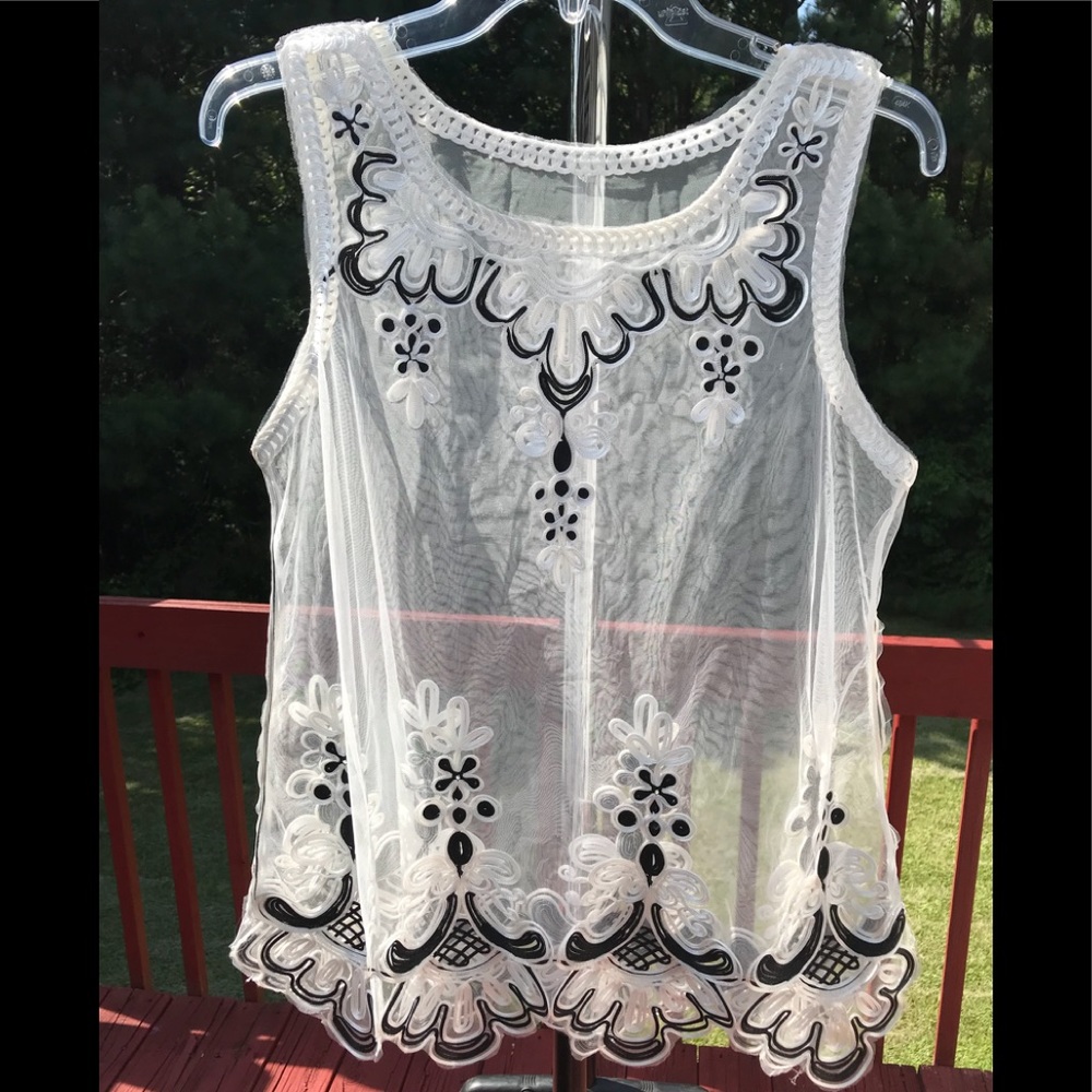 Zulilly Top white with Embroidery